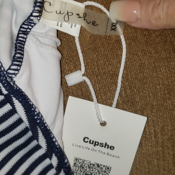 🖤🤍🩱NWT Cupshe Black & White Plunge One Piece Bathing Suit - Picture 8 of 10